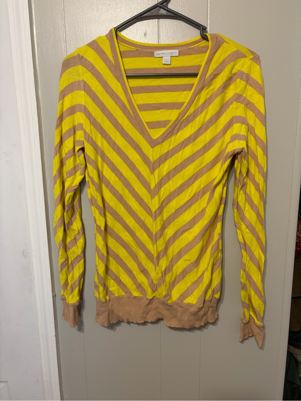 Y2K New York & Company Yellow & Tan V-Neck Striped Sweater